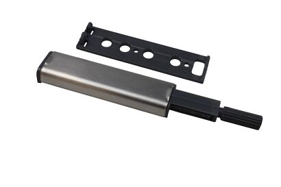 Odbojnik GTV PUSH TO OPEN z końcówką kauczukową, w metalowej obudowie.